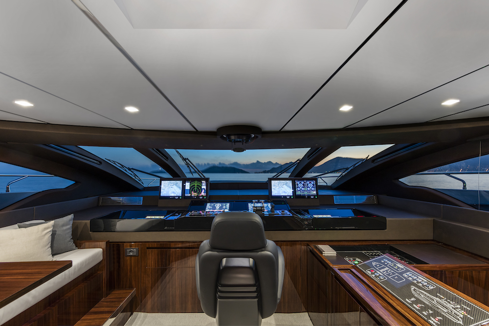 Riva 110’ Dolcevita - Plancia di comando