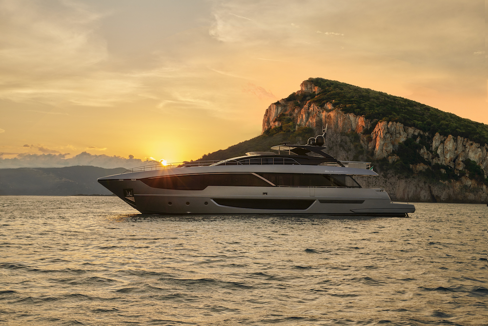 Riva 102’ Corsaro Super